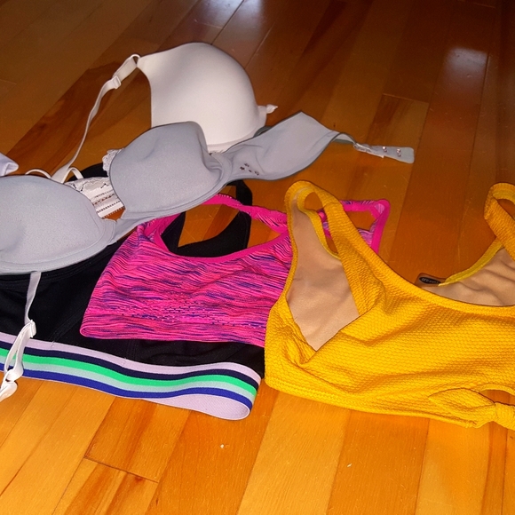 Bras and swim suits - Picture 1 of 9